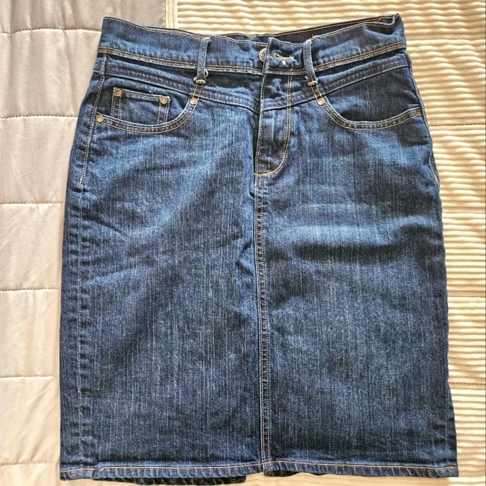 Old Navy Women's Denim Skirt Size 4